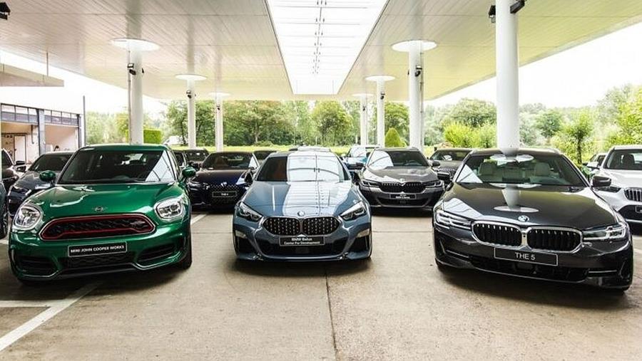 20 voitures flambant neuves pour des écoles techniques belges et luxembourgeoises