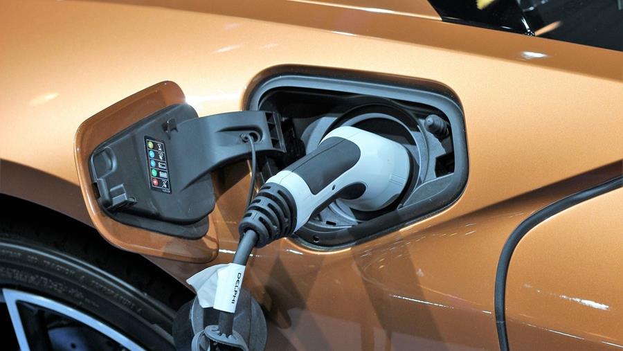 Il faudrait 100 bornes de recharge publiques de plus par jour en Belgique