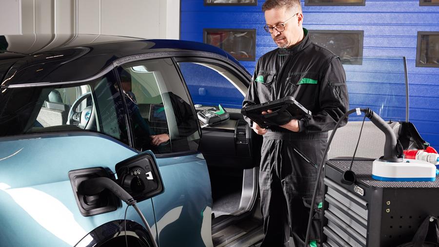 Une évaluation de batterie efficace avec Battery Quick Check de Hella