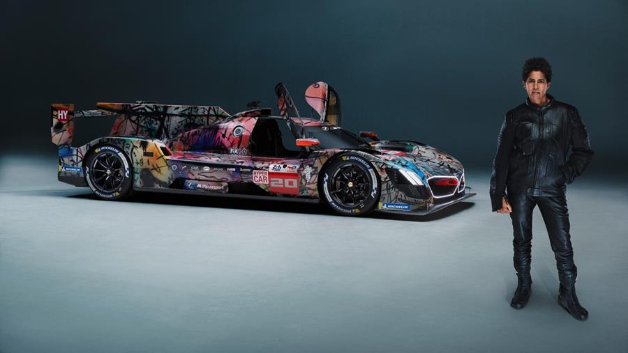 La BMW Art Car de Julie Mehretu présentée en première mondiale au Centre Pompidou à Paris
