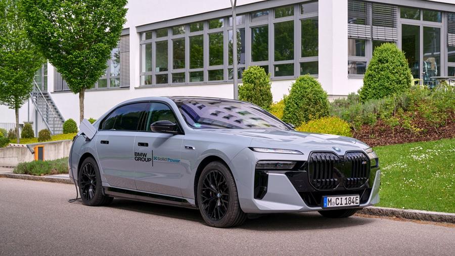 BMW teste une batterie à électrolyte solide dans une i7